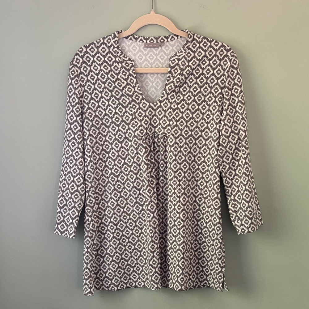 Ellie Kai Women's Grey and White Geometric Top- size 12